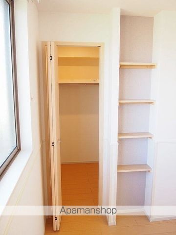 レガーロ ウエストの内装写真