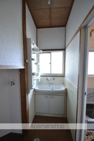 ＪＲ山陽本線 岡山駅 バス乗車時間：40分 最寄りバス停で下車 徒歩5分 2階建 築57年の内装写真