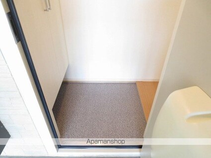 リビングタウン鳴滝　Ｄ[1LDK/62.1m2]の玄関