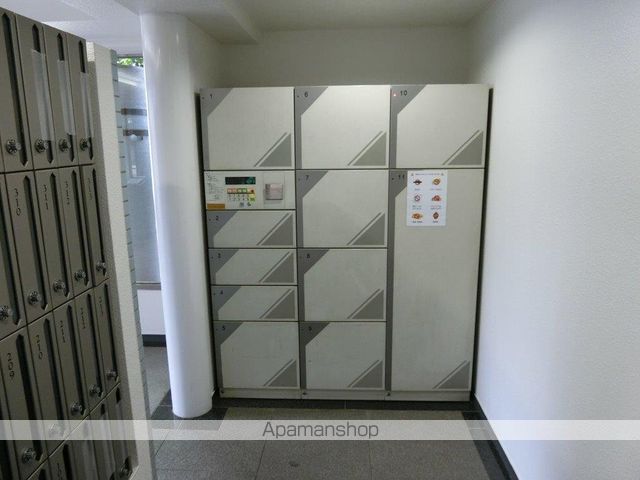 ユーコート千歳烏山の玄関写真