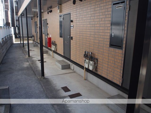 プラサート小阪の玄関写真