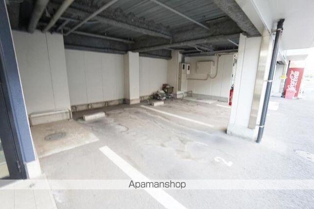 Ｅ’ｓ　ＦＬＡＴＳ[1R/18.62m2]の駐車場2