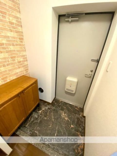 和歌山県和歌山市小雑賀[1LDK/40.33m2]の玄関