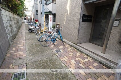 東京都新宿区河田町[1R/15m2]の駐車場