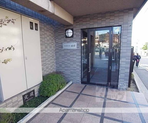リベラシオン稲荷の玄関写真