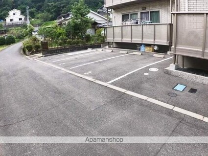 ウィズハイム湯野Ⅱ[2LDK/53.97m2]の駐車場1