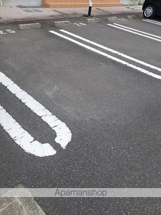 フィオーレＮＳ　ⅣーＤ[2LDK/58.21m2]の駐車場2