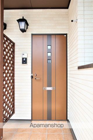 ラリュール IIの玄関写真