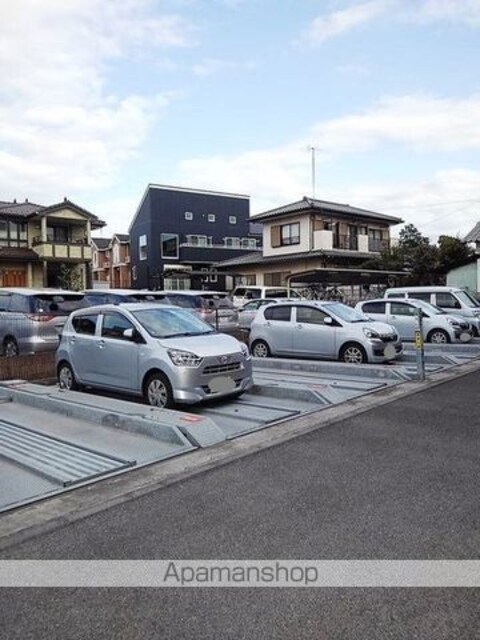 パレ・フルール[2LDK/56.57m2]の駐車場