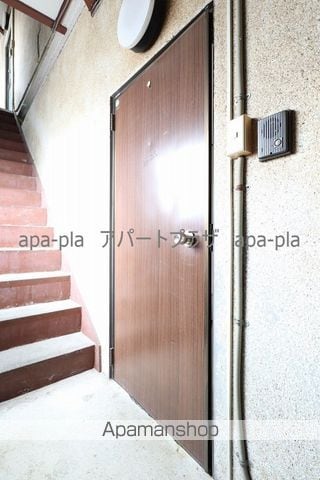 友鶴ビルの玄関写真