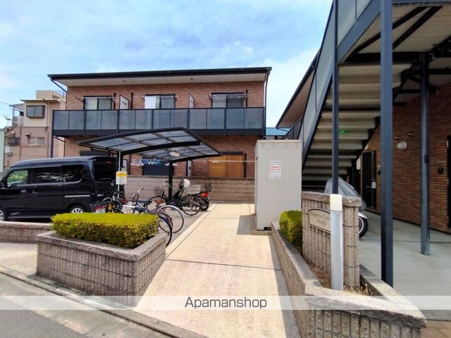 アンプルールクラージュエトッフの玄関写真