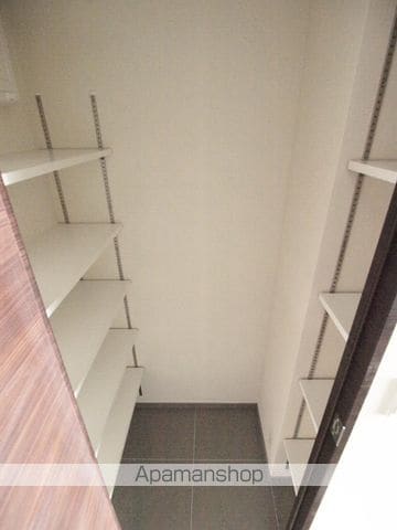 コンフォリア東新宿ステーションフロントの内装写真