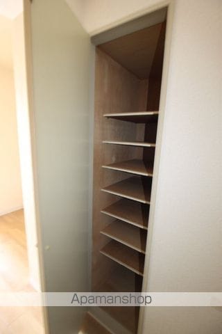 名古屋市東山線 高畑駅 徒歩3分 7階建 築33年の内装写真