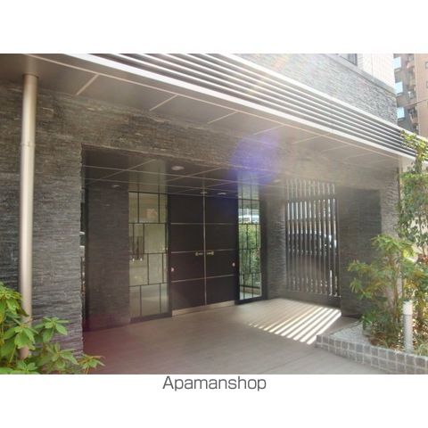 クレアホームズ新宿百人町の玄関写真