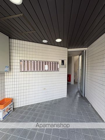 カーサ八幡の玄関写真
