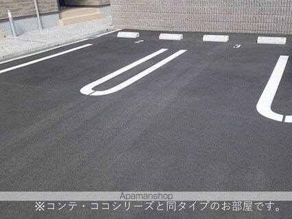プリマヴェール　Ｍ[1LDK/43.79m2]の駐車場1