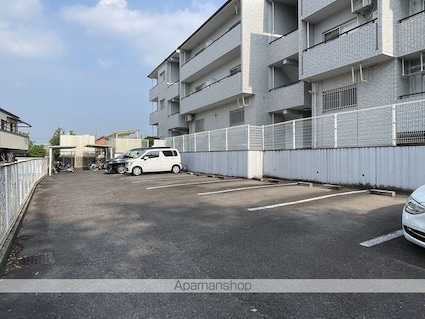 ラフォーレ西里[3LDK/70.94m2]の駐車場