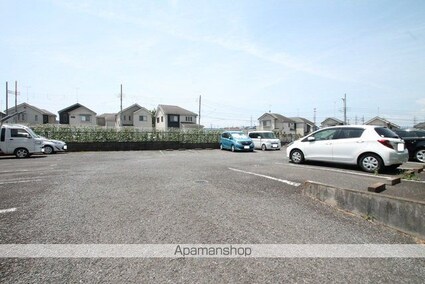 しゃんぐりらひる[2LDK/57m2]の駐車場