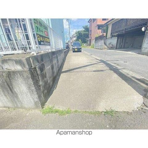 エブリワン東棟の玄関写真