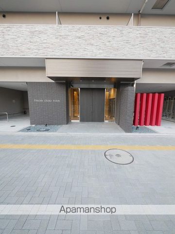 セオリー大阪フルールの玄関写真