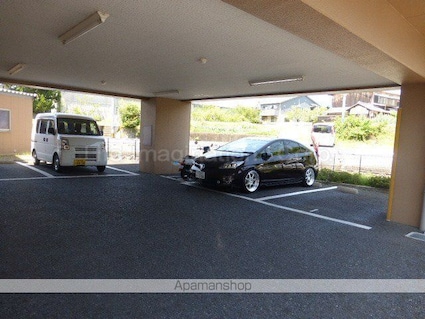 ヒルズイッセイ[1K/28m2]の駐車場