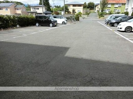 クリスタルハウス[1K/26.49m2]の駐車場