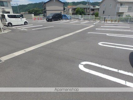 ヴァン　ヴェールⅠ[1R/40.78m2]の駐車場