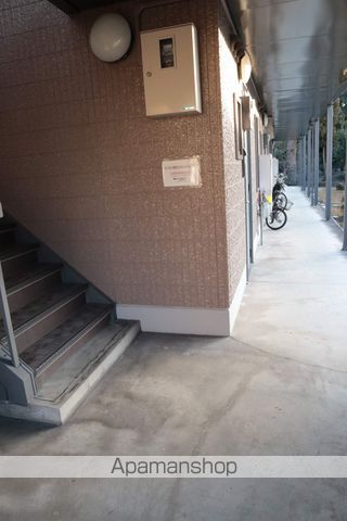 ハイム穴師の里A棟の玄関写真