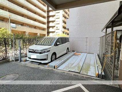 ラ・コンフォルテ府中[1K/30.12m2]の駐車場