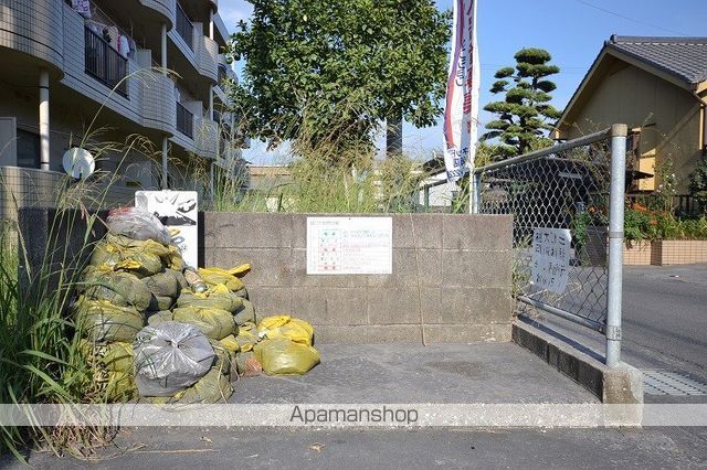 メゾンドール伊地知の玄関写真