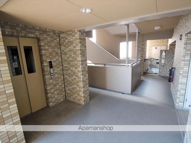 アルファステイツ市駅前の玄関写真