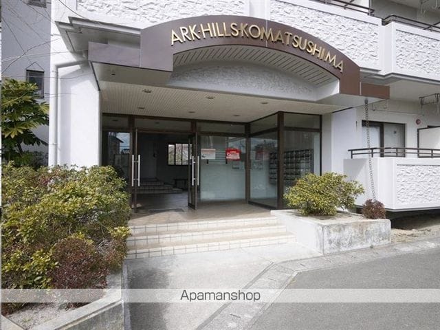 アークヒルズ小松島の玄関写真