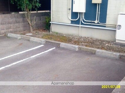 レオネクスト上南三[1K/28.15m2]の駐車場