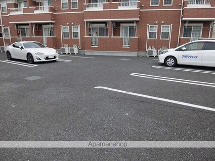 ル・モンヴェール[1LDK/43m2]の駐車場1