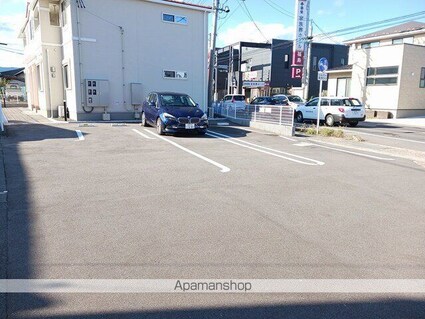 ラバン・ドールプラス[1LDK/50.42m2]の駐車場