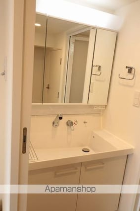 東京都三鷹市上連雀３丁目[2LDK/59m2]の洗面所