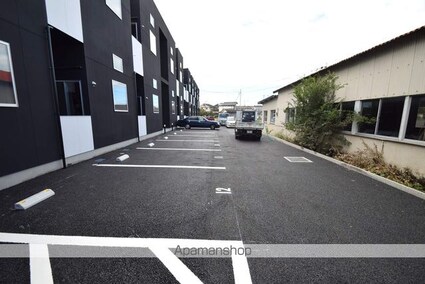 ヴィレッタ[1K/25m2]の駐車場