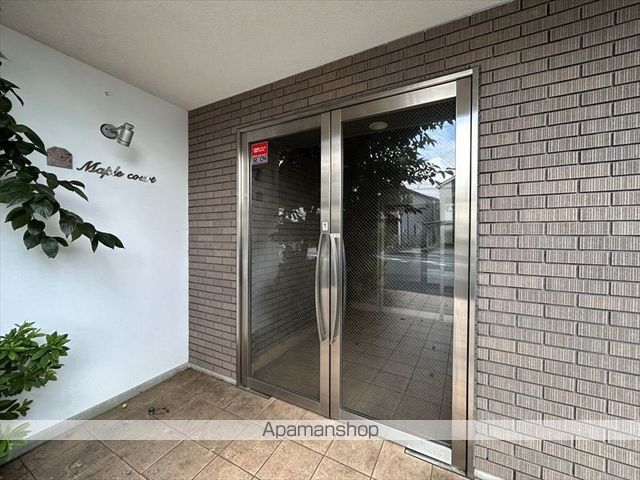 メイプルコートの玄関写真