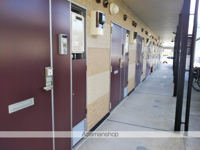 レオパレス南江戸の玄関写真