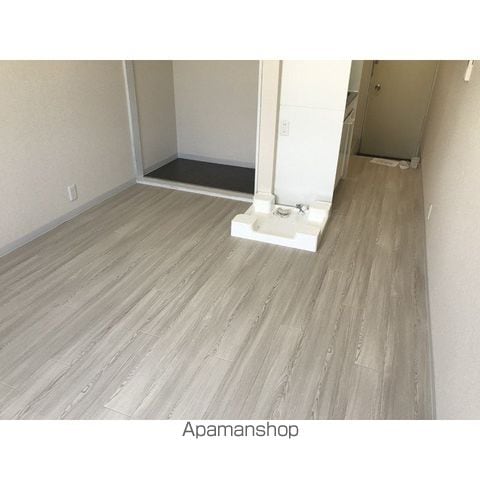 スリーパインズの内装写真