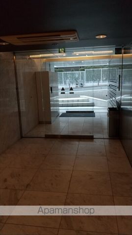 カスタリア目黒長者丸の玄関写真