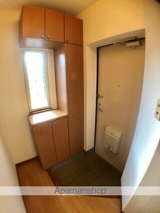 ロイヤル　ストーンⅡ[2LDK/63.87m2]の玄関