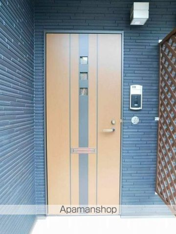 富士宮市 2階建 築9年の玄関写真