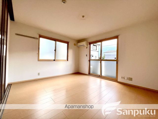 リビングタウン高岡 A棟の内装写真