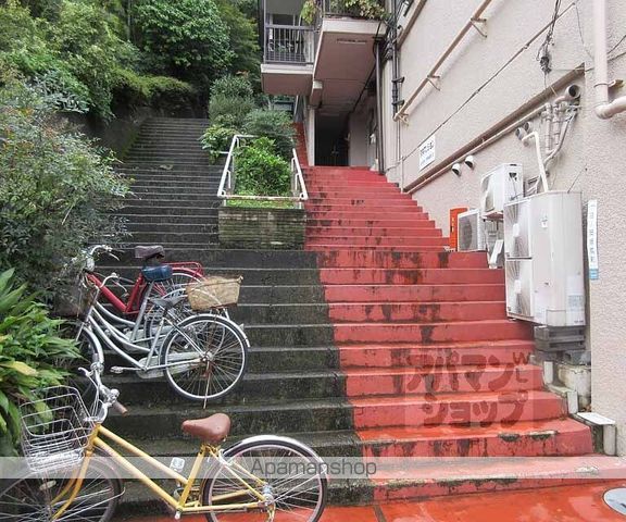 京栄マンションの玄関写真