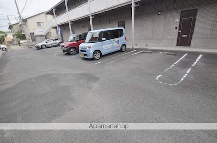 岡山県岡山市北区富町２丁目[1R/25.7m2]の駐車場1