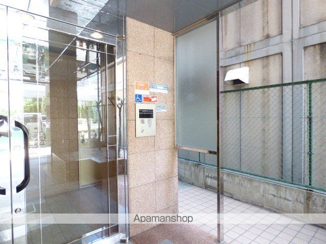 ドミール堺筋本町の玄関写真