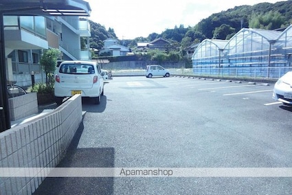 プロムナード万々[3LDK/64.65m2]の駐車場