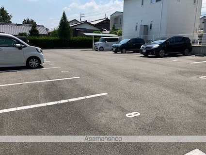 愛媛県新居浜市中村１丁目[2DK/45m2]の駐車場2