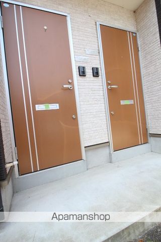 ラック庭瀬の玄関写真